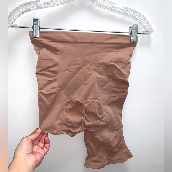 Skims Seamless Sculpting Left Leg Exposed Solution Short Size 4XL - Picture 2 of 3